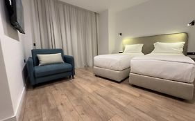 The Queen'S Lion Premium Hotel